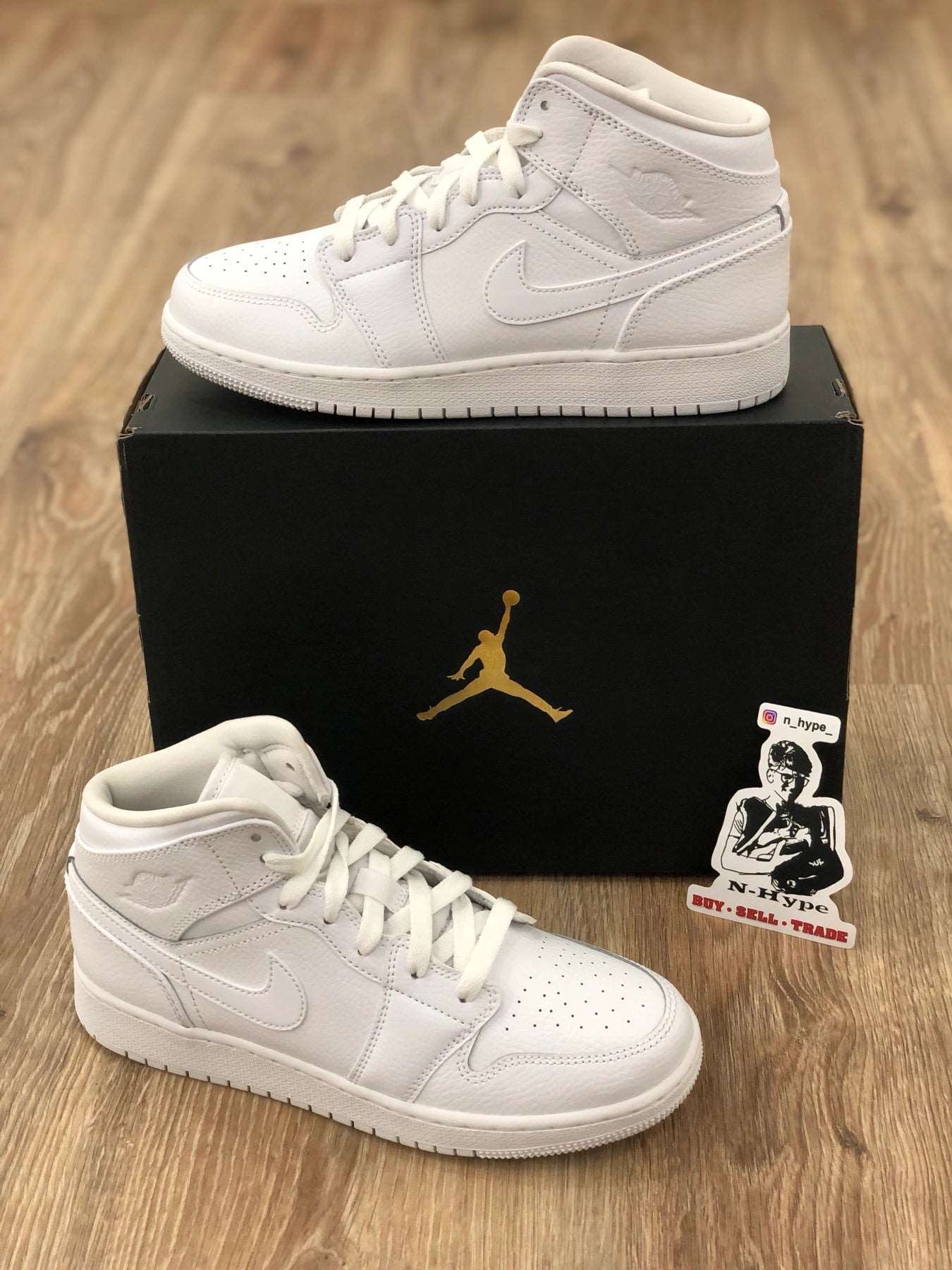 Jordan 1 Mid Triple White (GS) - Image 2
