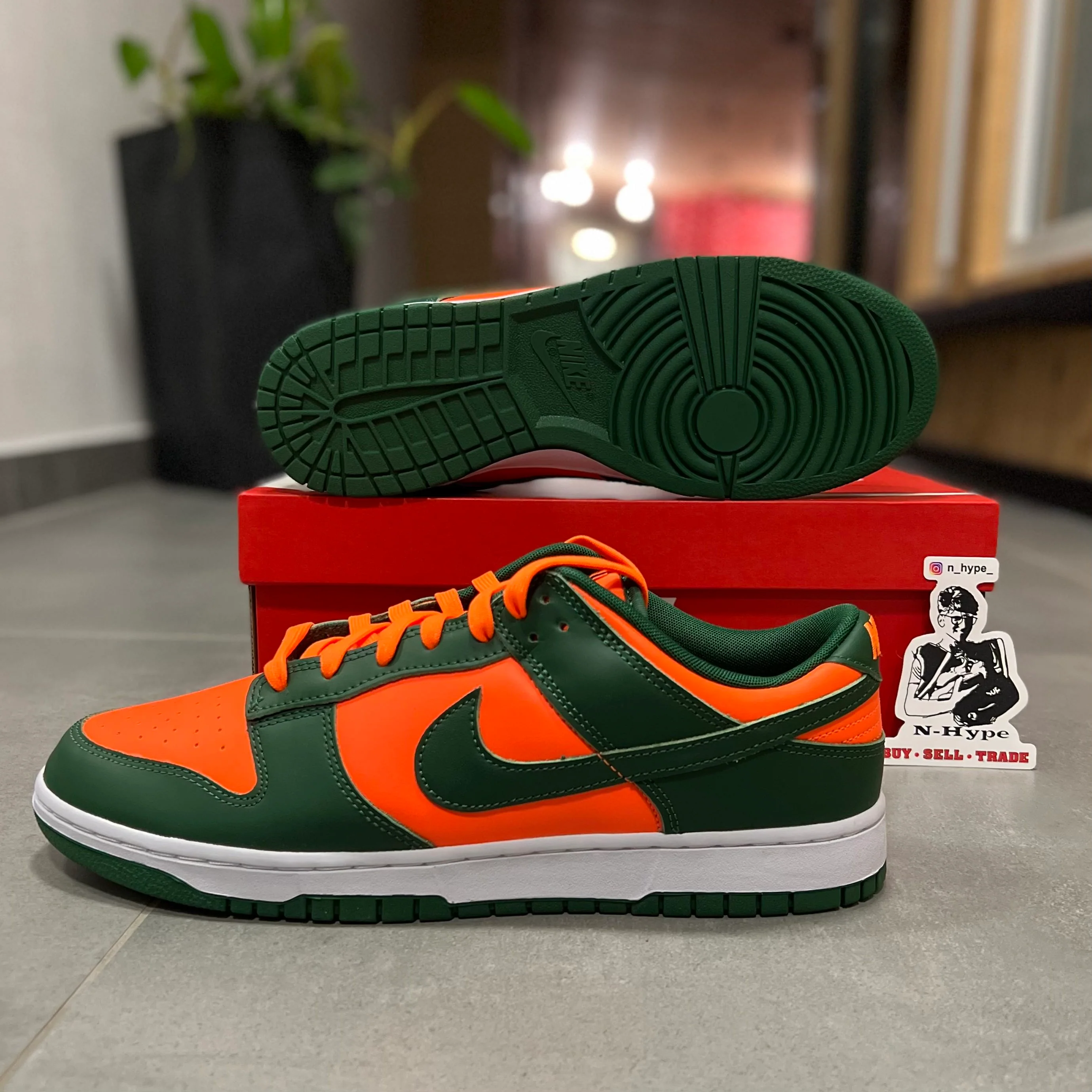 Nike Dunk Low Retro Miami Hurricanes - Image 2